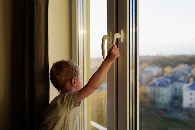 Kindersicherung für Fenster: Was muss ich beachten? 2024 