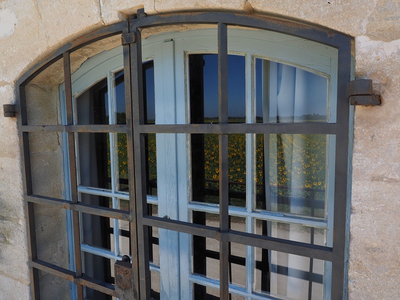 Fenster mit Gittern
